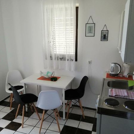 Apartmani Laura Trogir Buitenkant foto