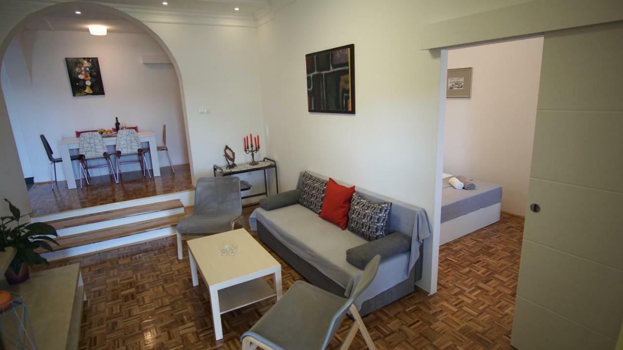 Apartmani Laura Trogir Buitenkant foto