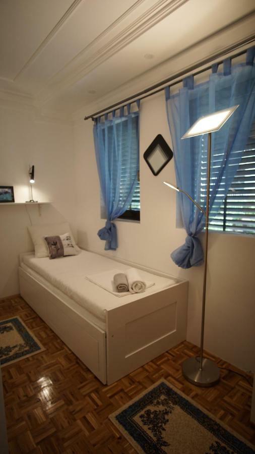 Apartmani Laura Trogir Buitenkant foto