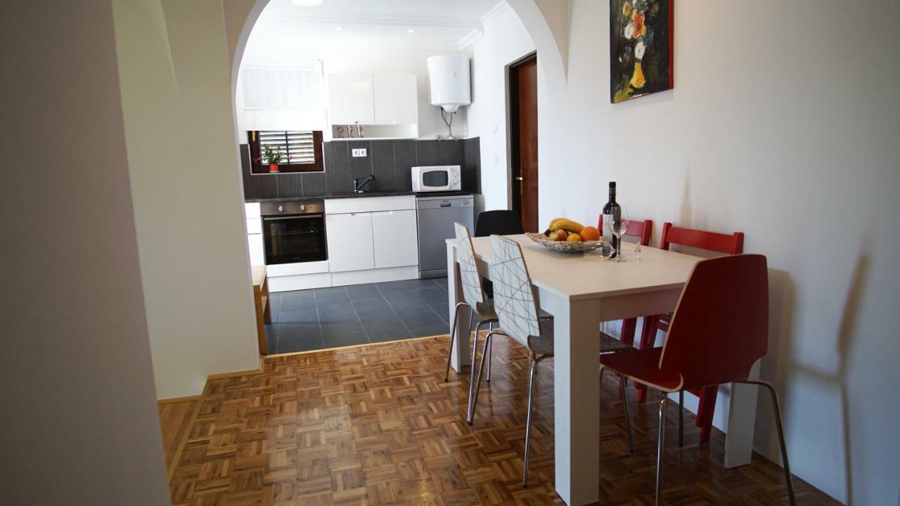 Apartmani Laura Trogir Buitenkant foto