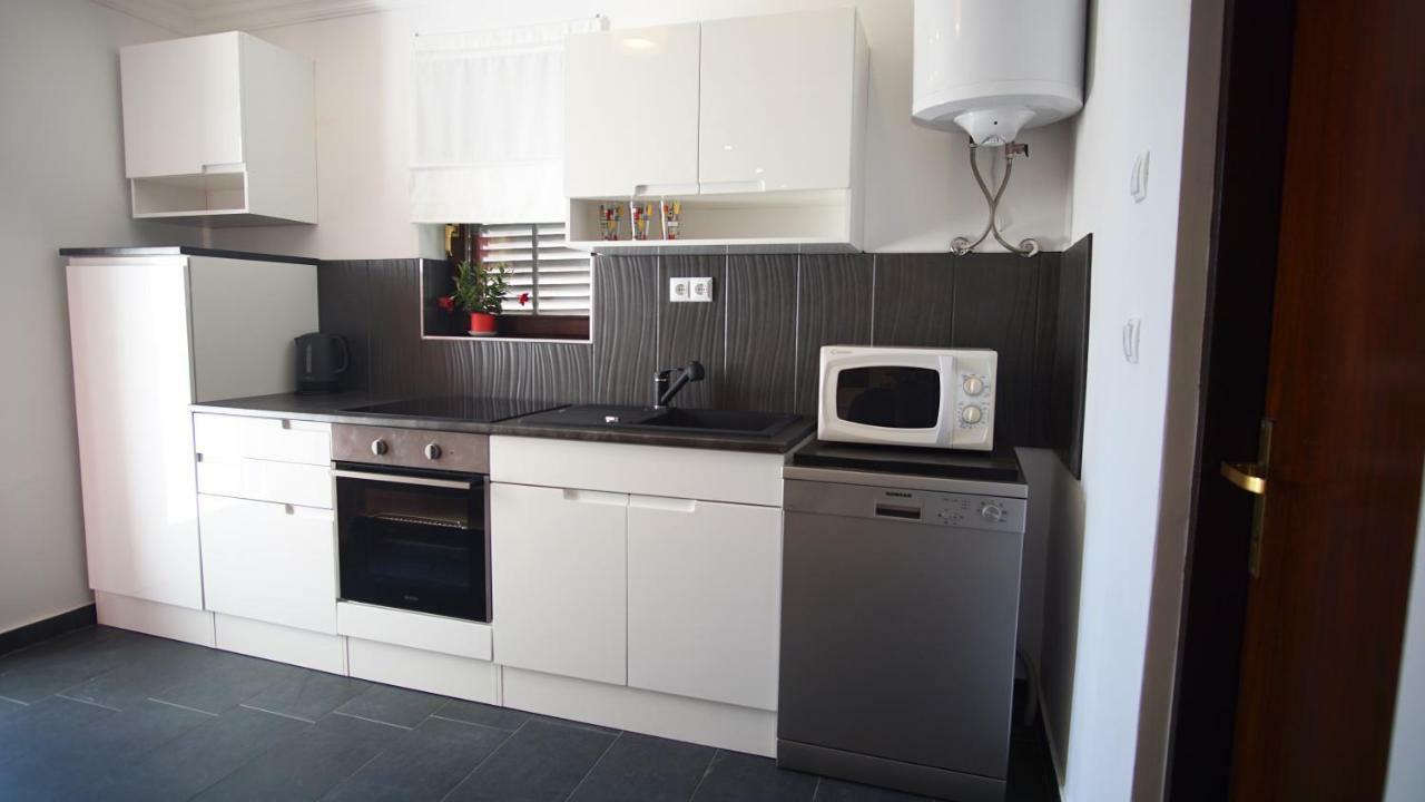 Apartmani Laura Trogir Buitenkant foto