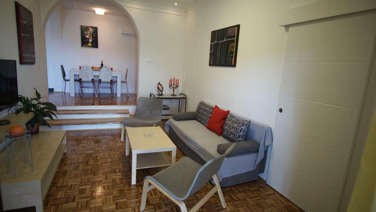 Apartmani Laura Trogir Buitenkant foto