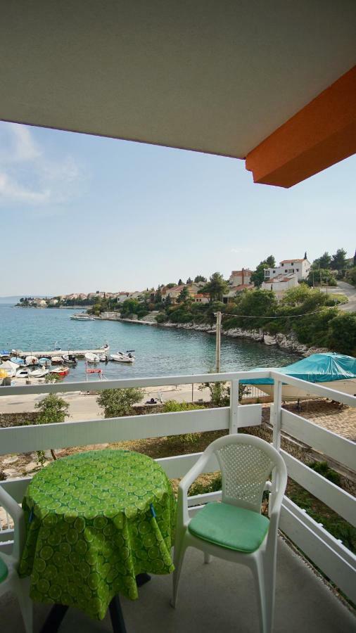 Apartmani Laura Trogir Buitenkant foto