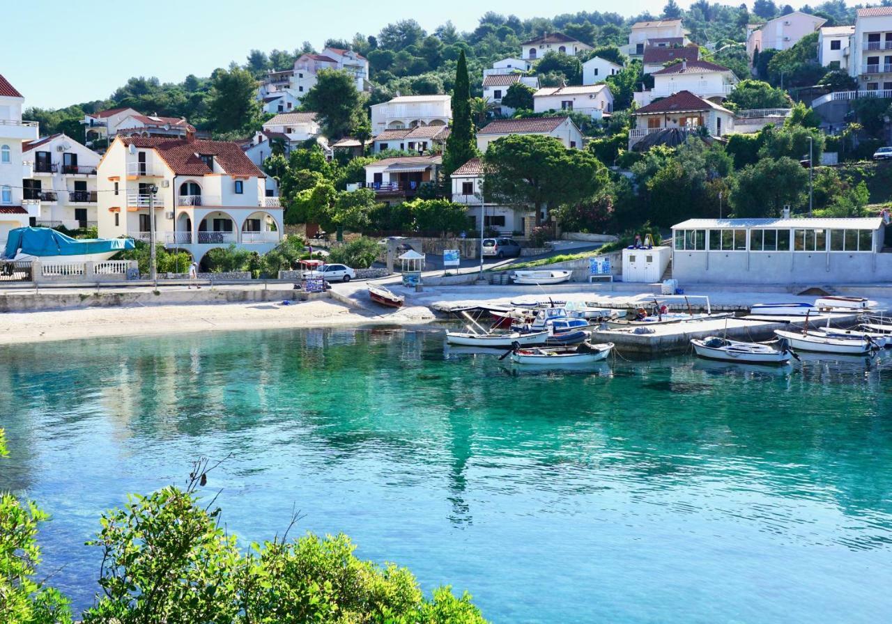 Apartmani Laura Trogir Buitenkant foto
