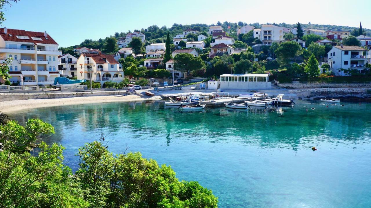 Apartmani Laura Trogir Buitenkant foto