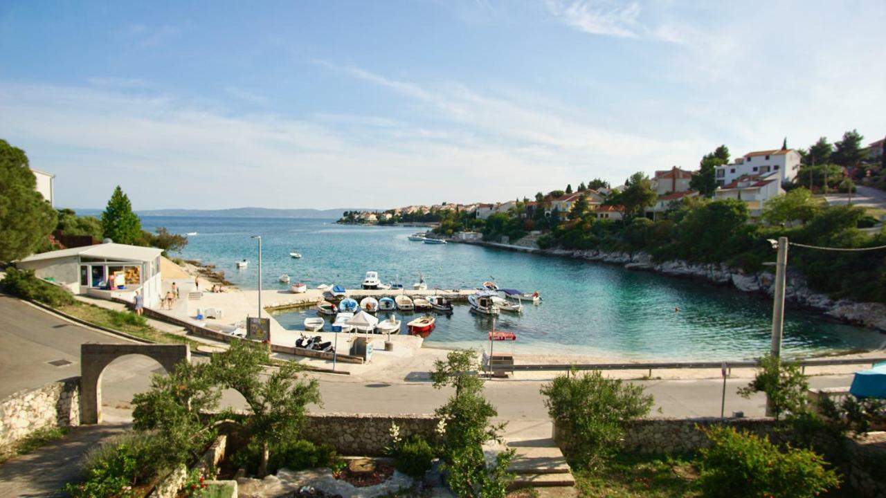 Apartmani Laura Trogir Buitenkant foto