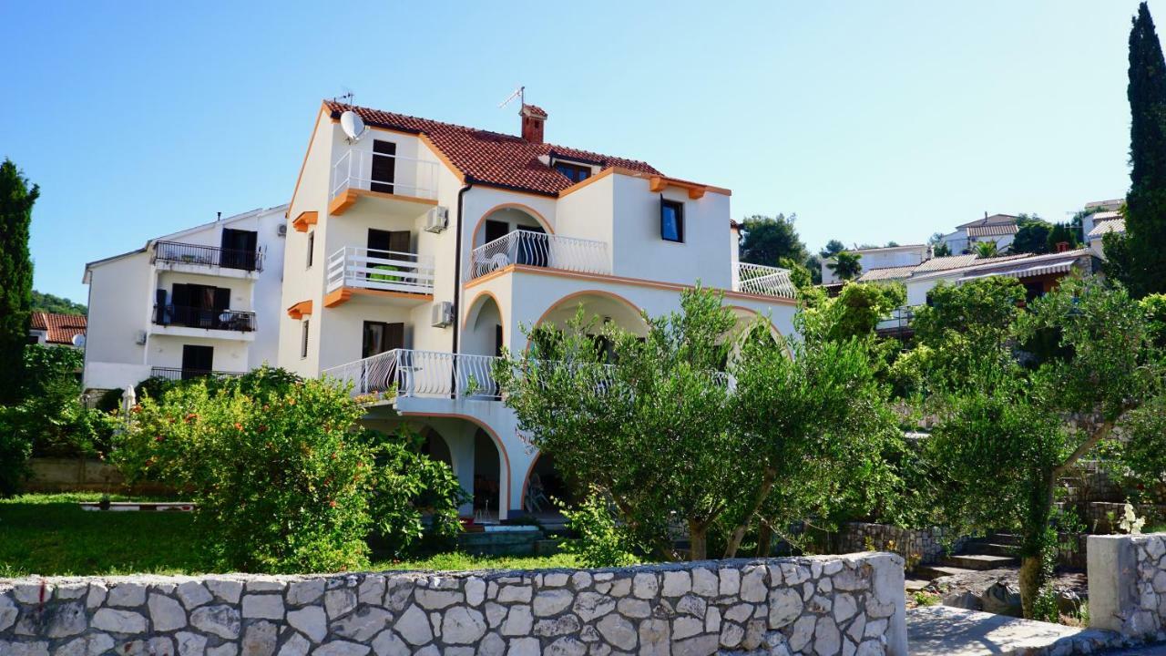 Apartmani Laura Trogir Buitenkant foto