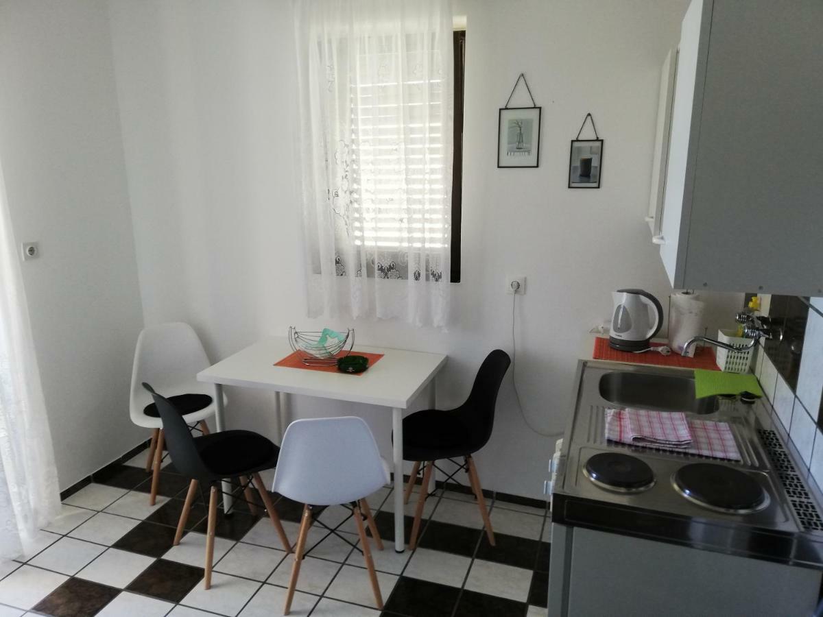Apartmani Laura Trogir Buitenkant foto