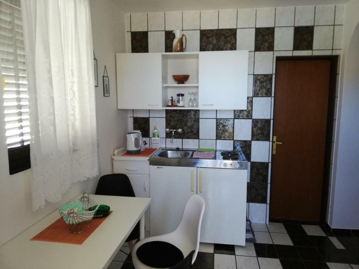 Apartmani Laura Trogir Buitenkant foto
