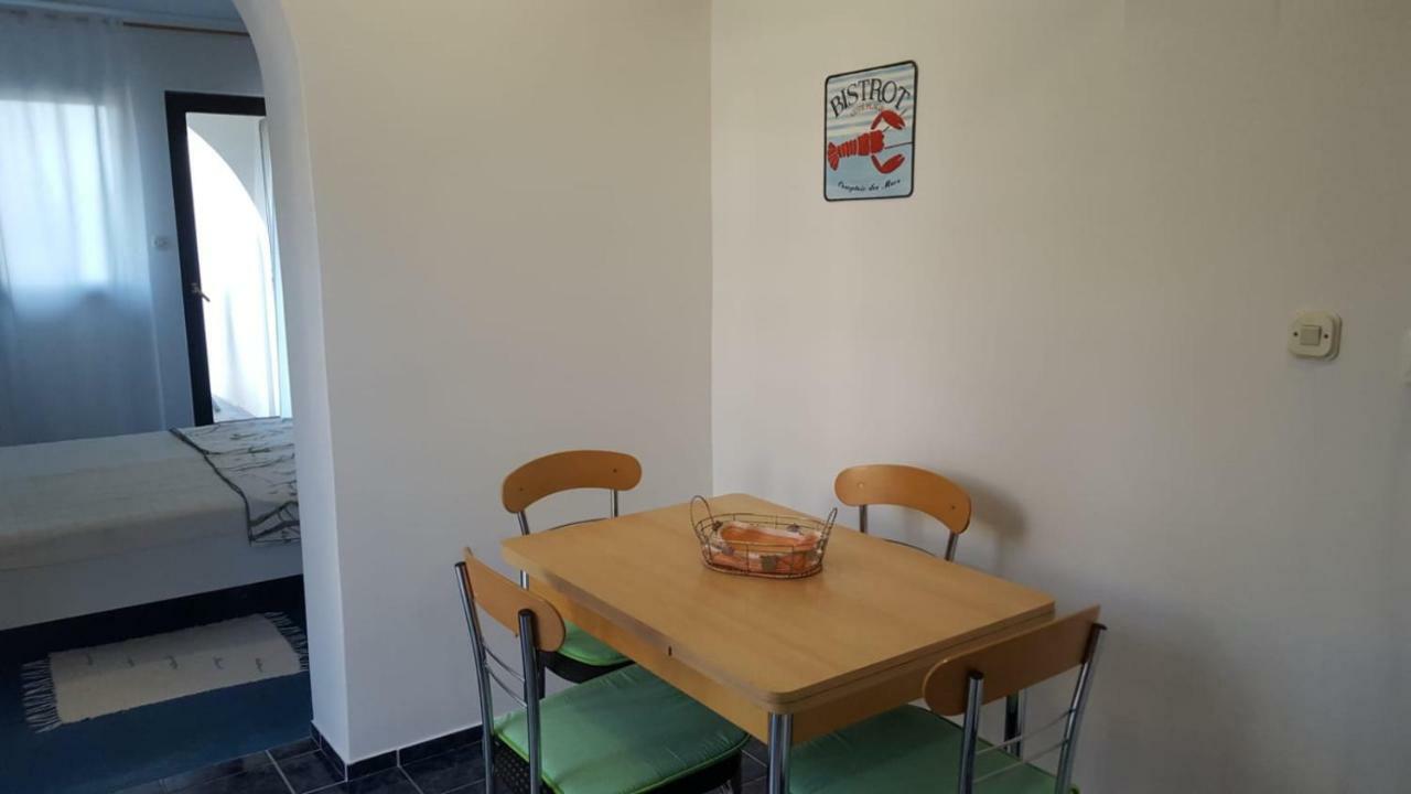 Apartmani Laura Trogir Buitenkant foto