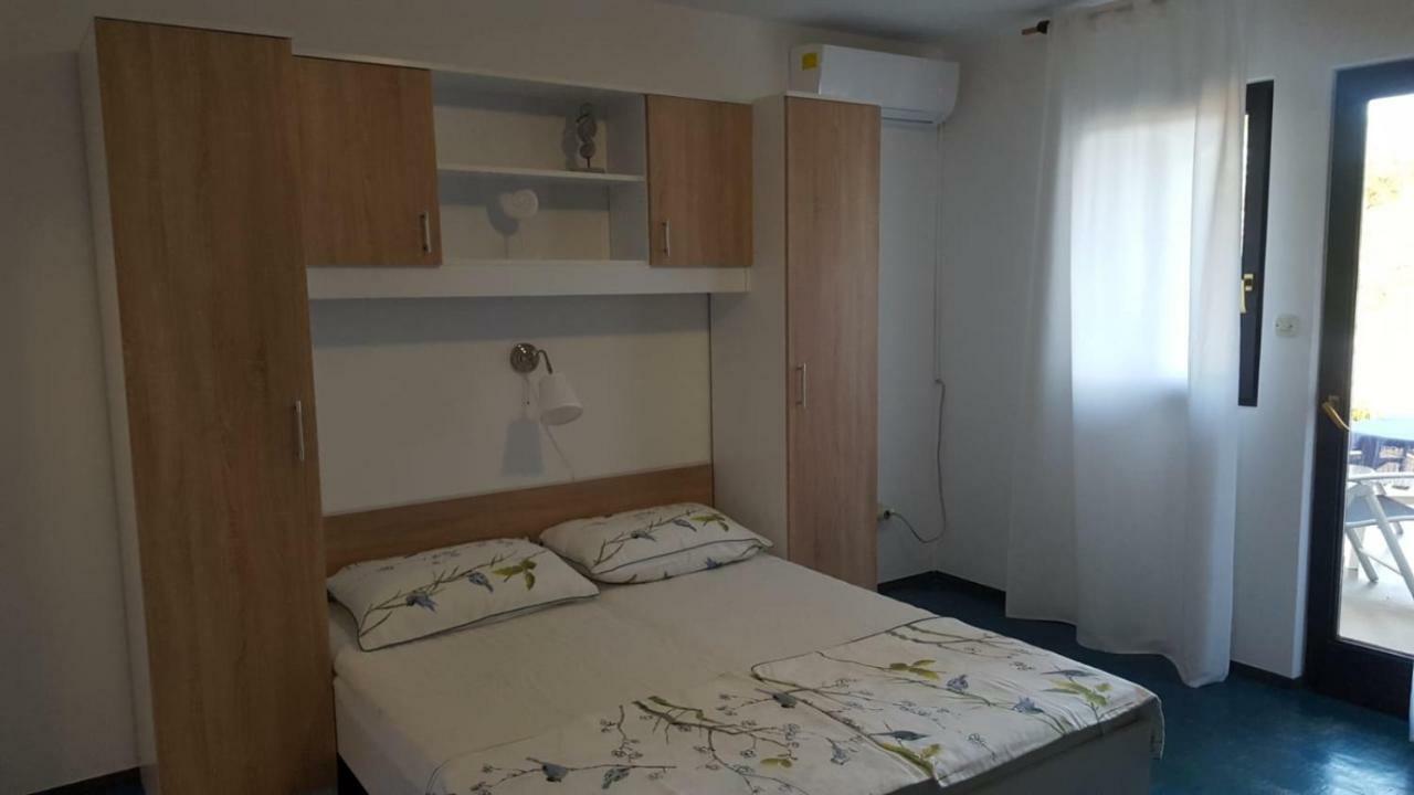 Apartmani Laura Trogir Buitenkant foto