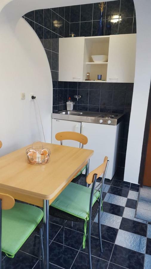 Apartmani Laura Trogir Buitenkant foto