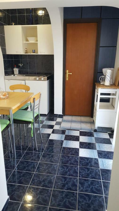 Apartmani Laura Trogir Buitenkant foto