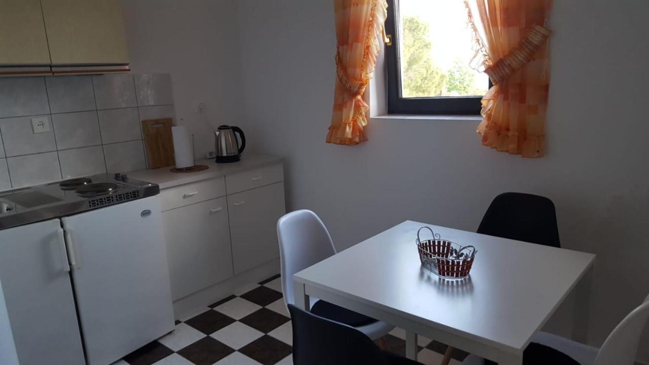 Apartmani Laura Trogir Buitenkant foto