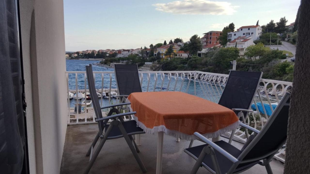 Apartmani Laura Trogir Buitenkant foto