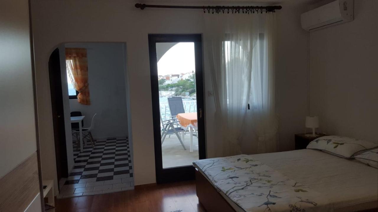 Apartmani Laura Trogir Buitenkant foto