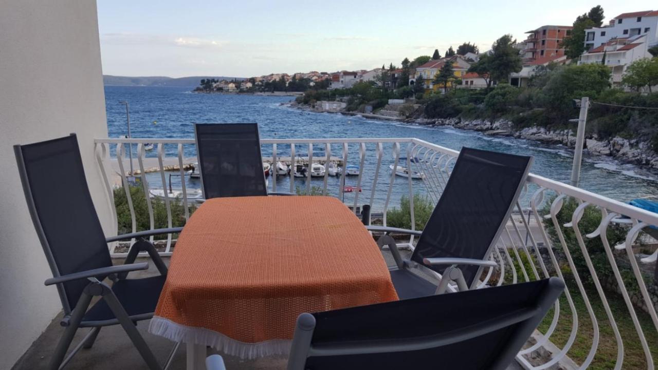 Apartmani Laura Trogir Buitenkant foto